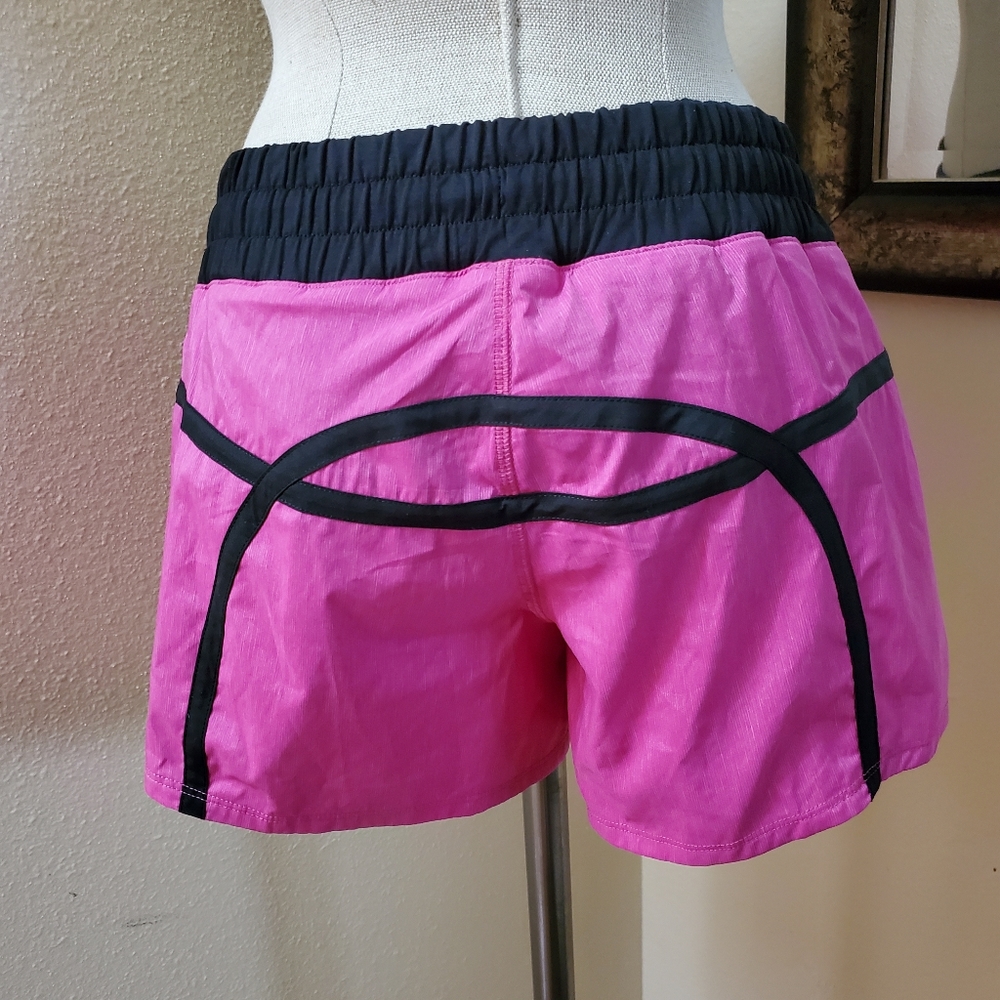 Lululemon Run Tracker Short Ii Size 4 - image 6
